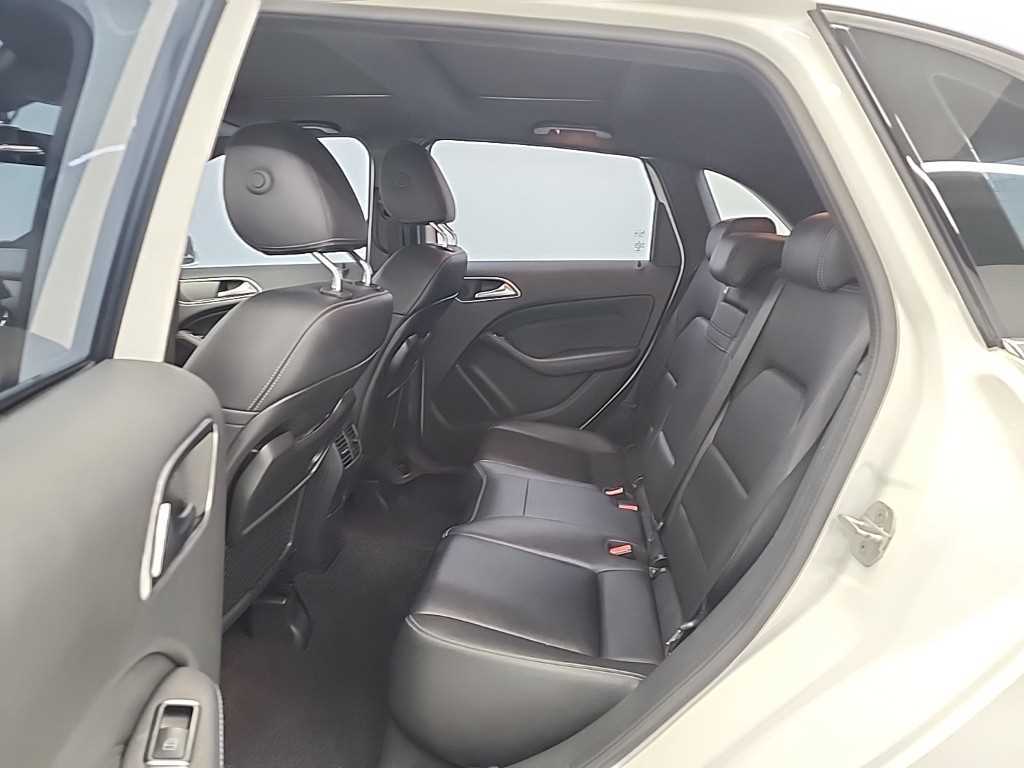 Mercedes Benz B Class (MY B) - Vista 12