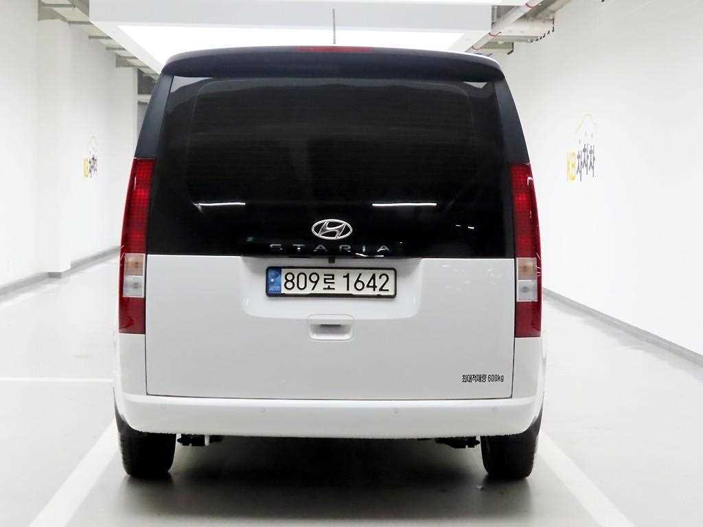 HYUNDAI Staria - Vista 3
