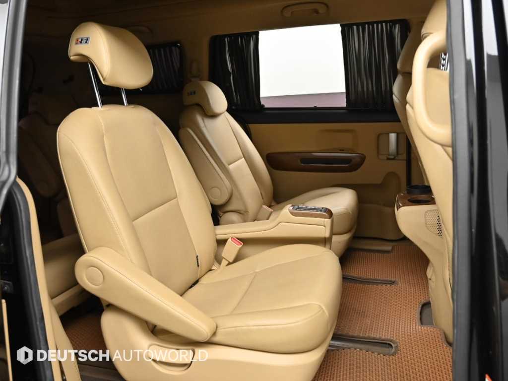 KIA Carnival - Vista 12