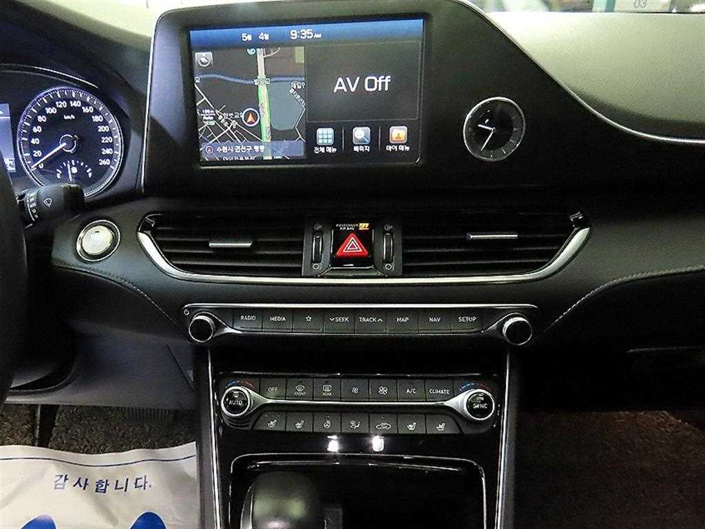 HYUNDAI Grandeur - Vista 11