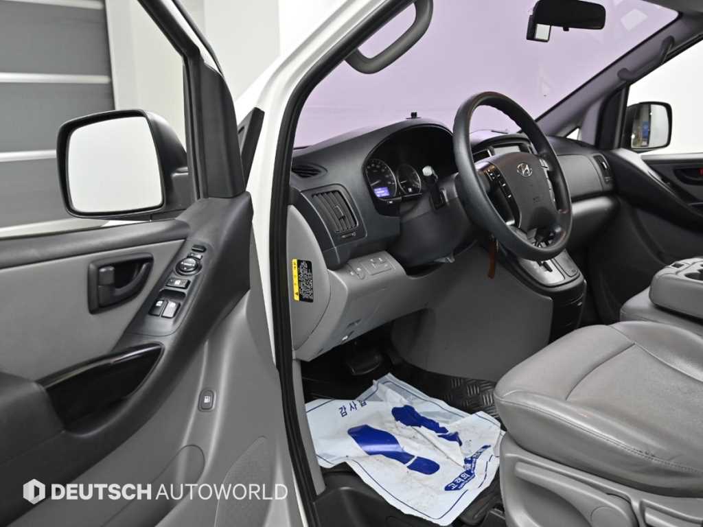 HYUNDAI Starex - Vista 11