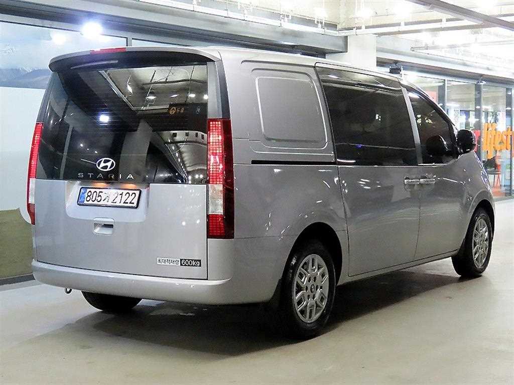 HYUNDAI Staria - Vista 4