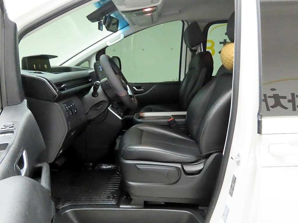HYUNDAI Staria - Vista 12