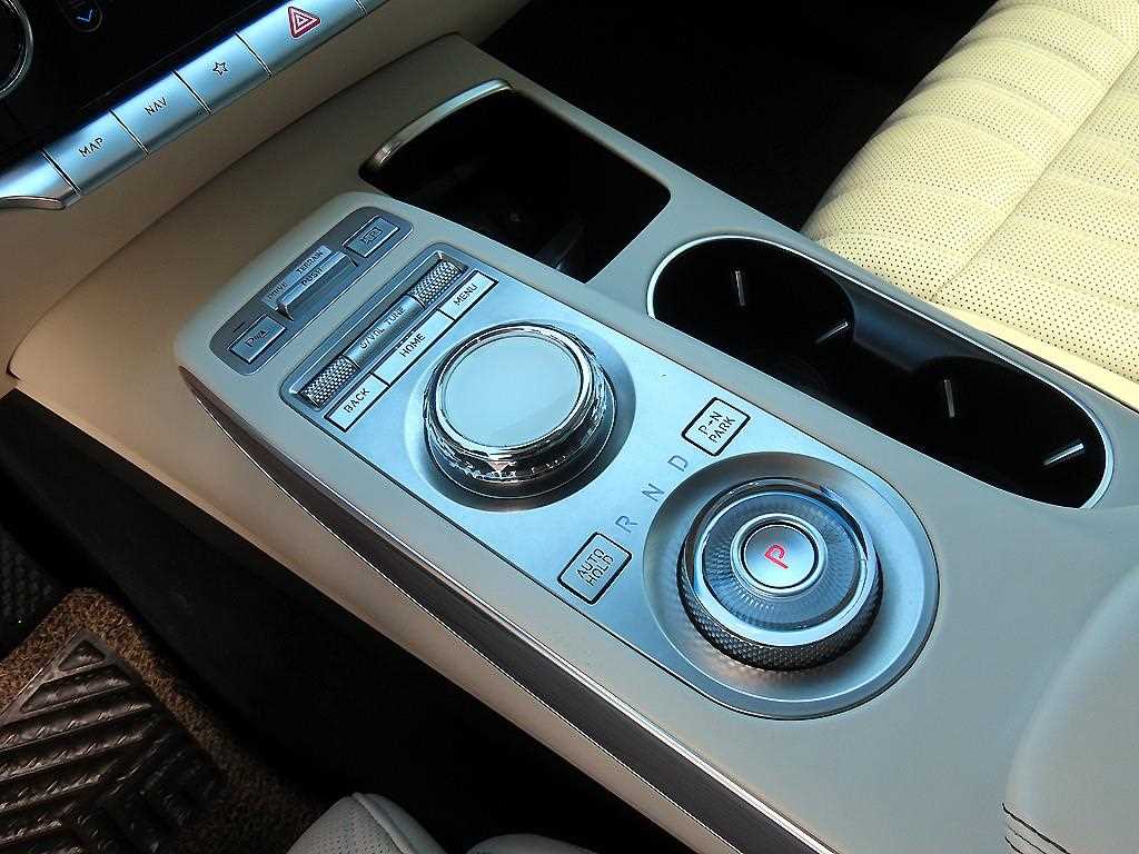 Genesis GV70 - Vista 11