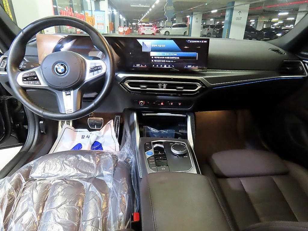 BMW i4 - Vista 10