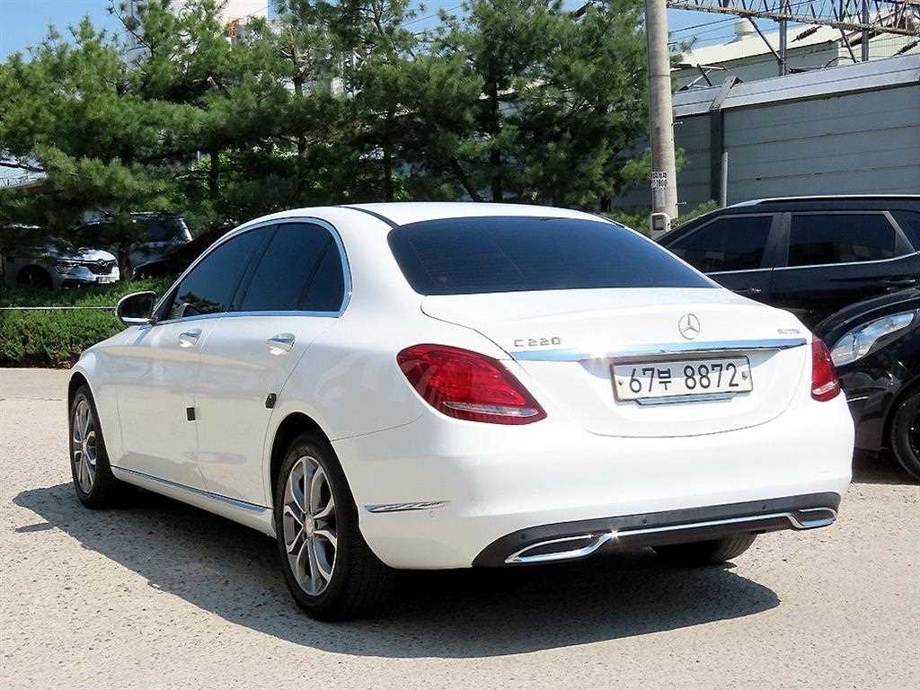 Mercedes Benz C Class - Vista 3