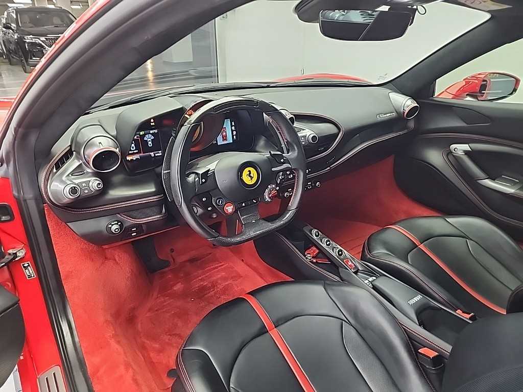 Ferrari F8 - Vista 7