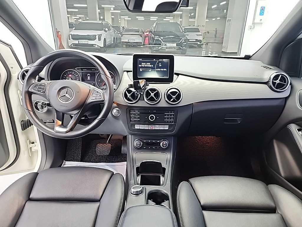 Mercedes Benz B Class (MY B) - Vista 7