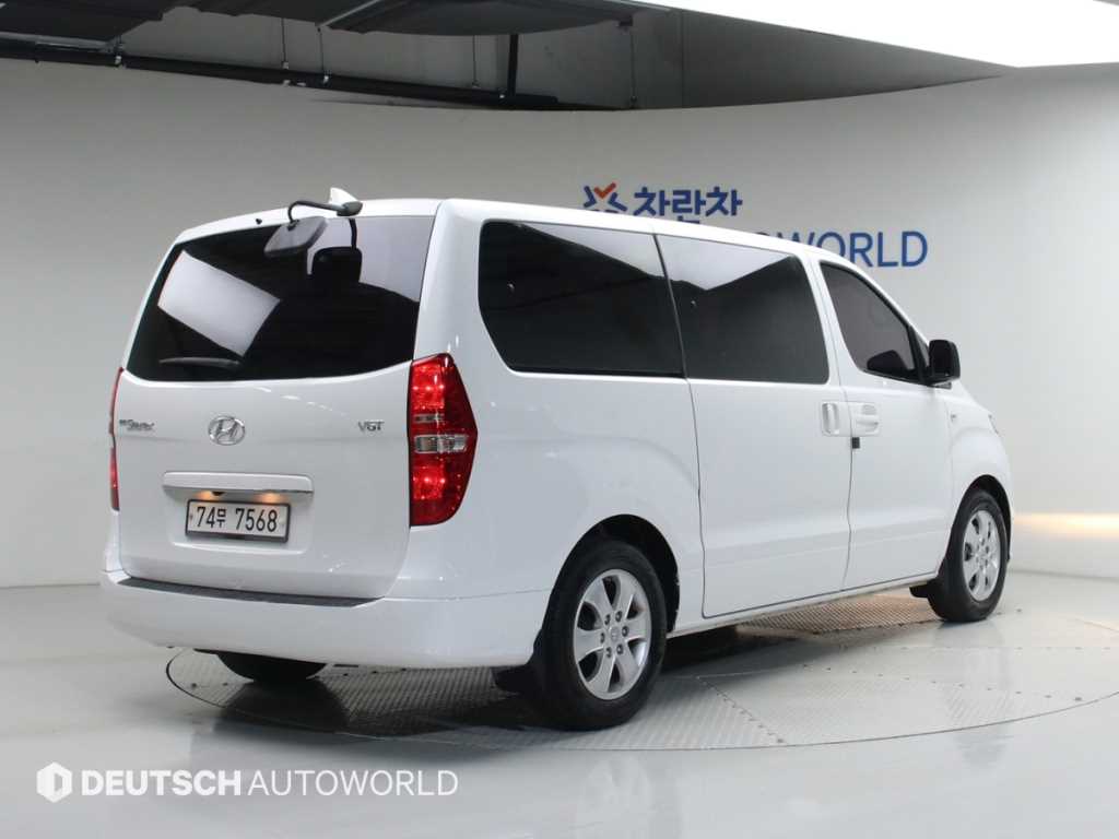 HYUNDAI Starex - Vista 2