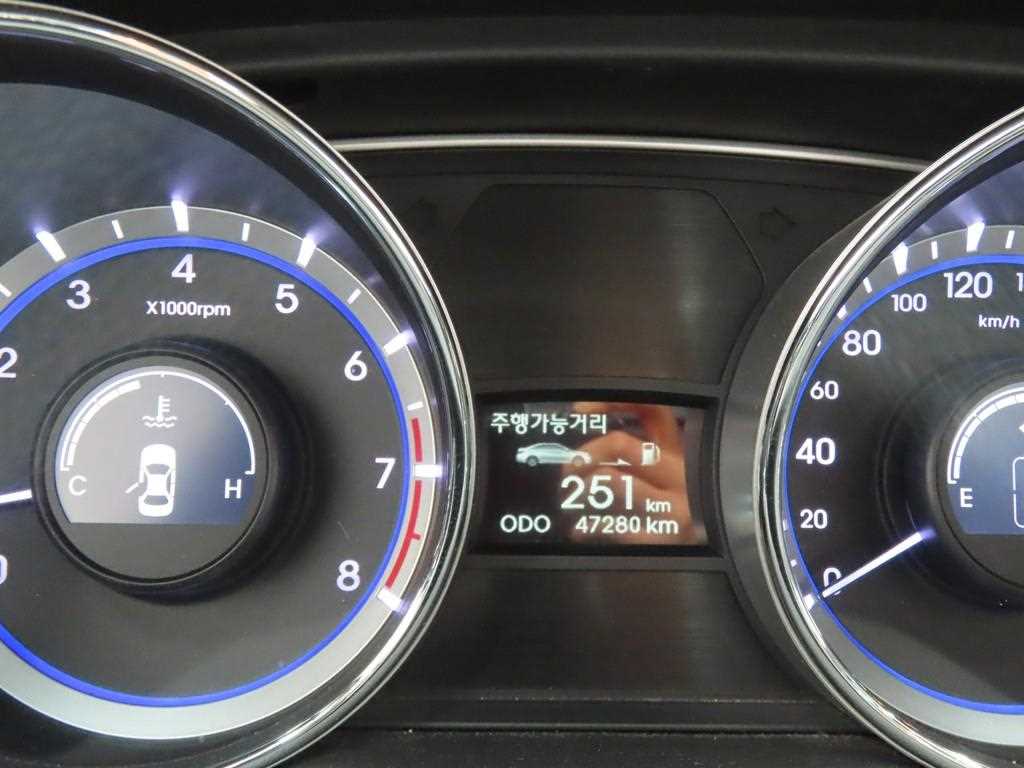 HYUNDAI Sonata - Vista 8