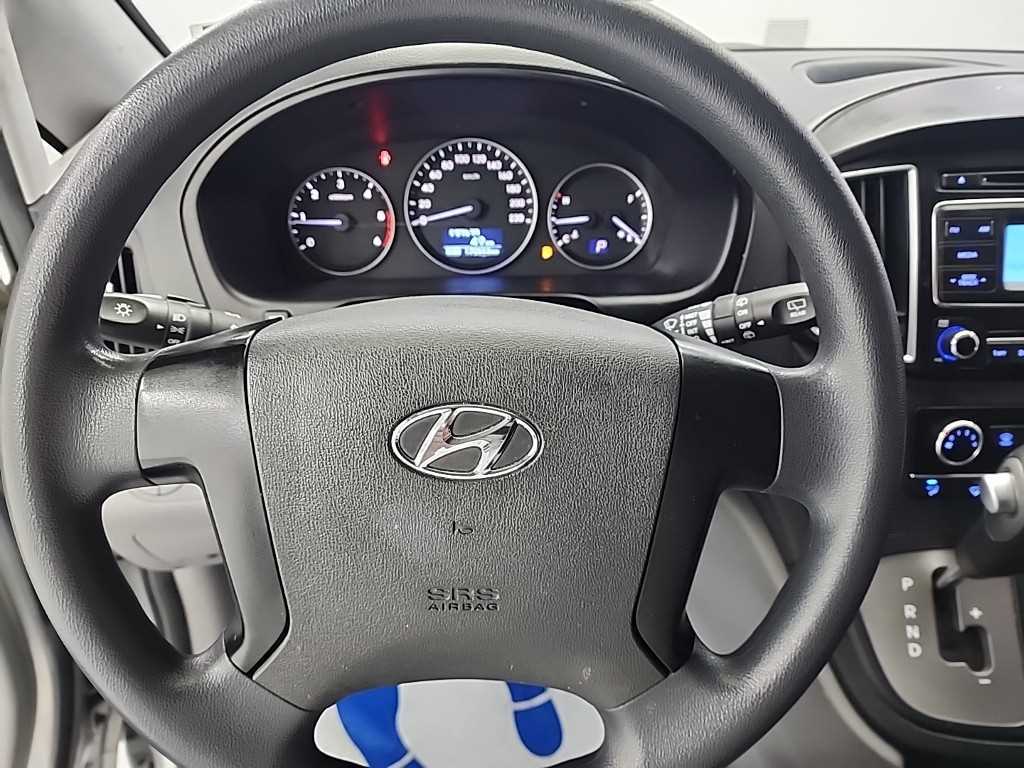 HYUNDAI Starex - Vista 9