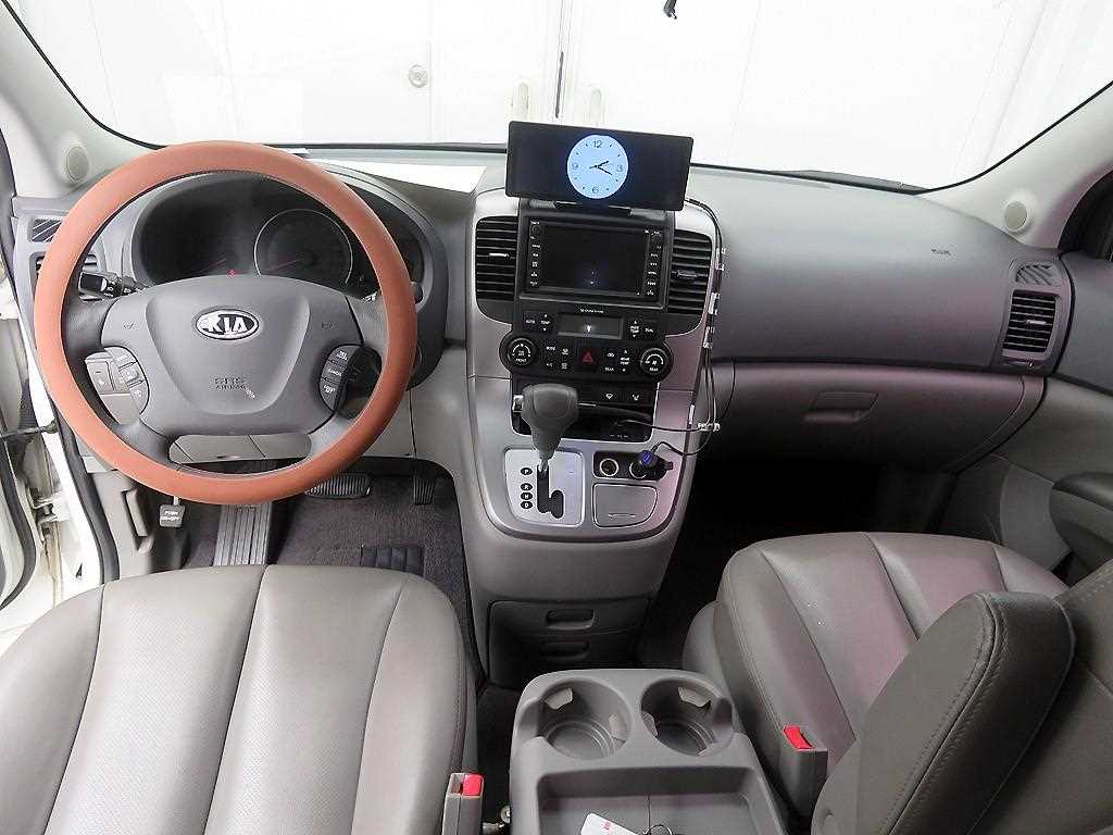 KIA Carnival - Vista 8