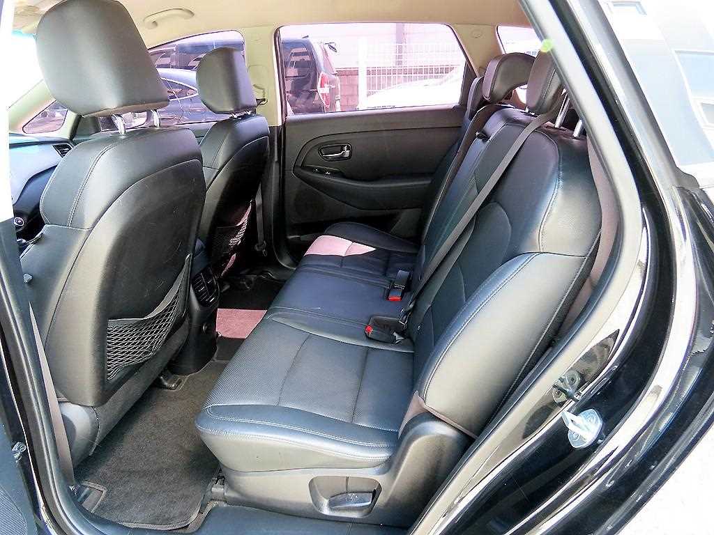 KIA Carens - Vista 6