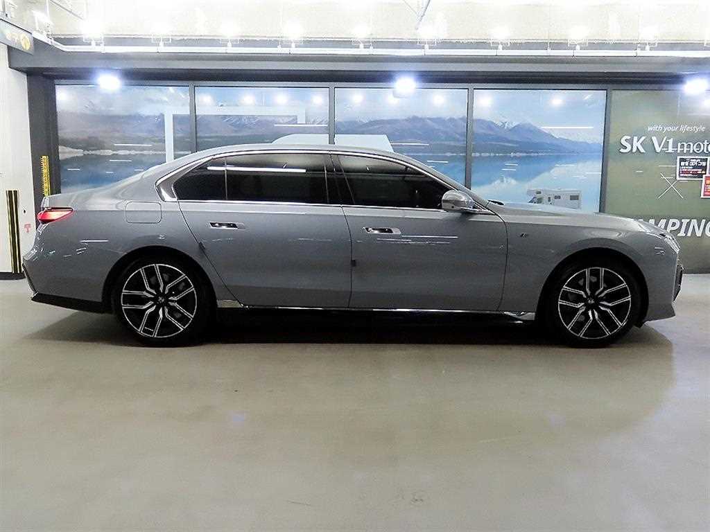 BMW i7 - Vista 3