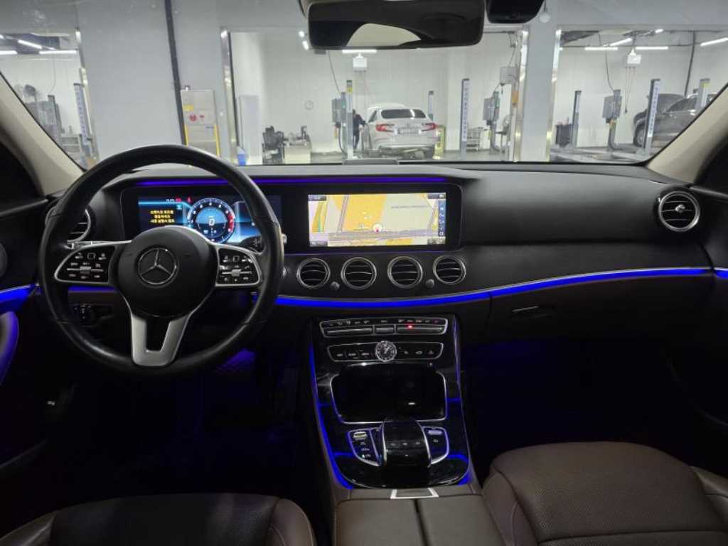 Mercedes Benz E class - Vista 7