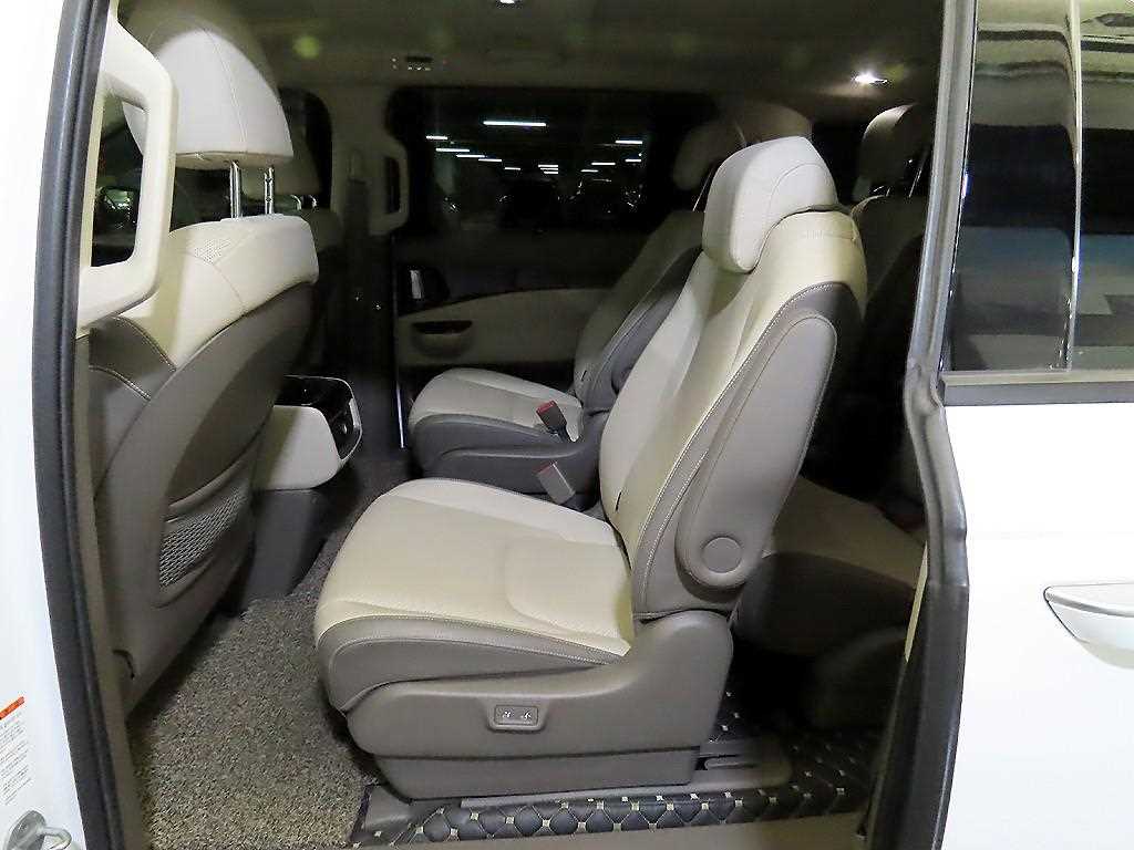 KIA Carnival - Vista 7