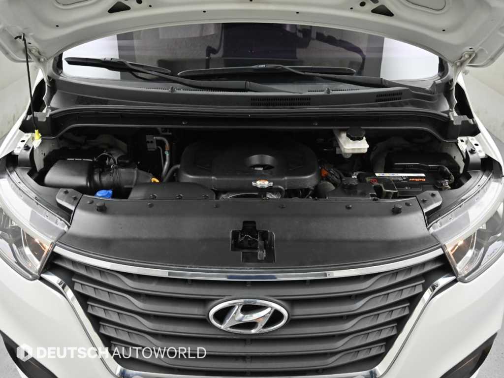 HYUNDAI Starex - Vista 6