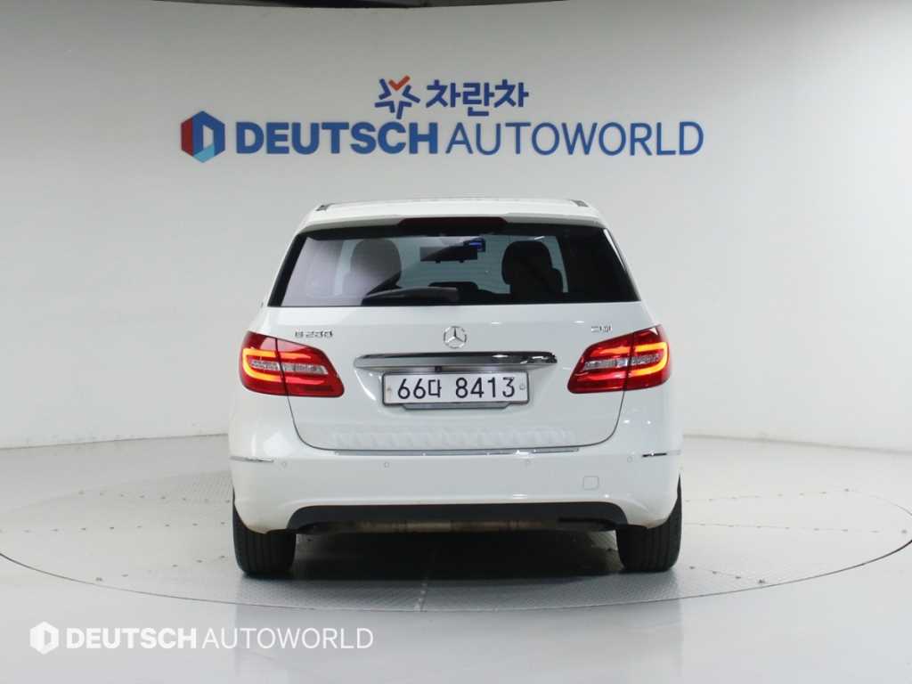 Mercedes Benz B Class (MY B) - Vista 4