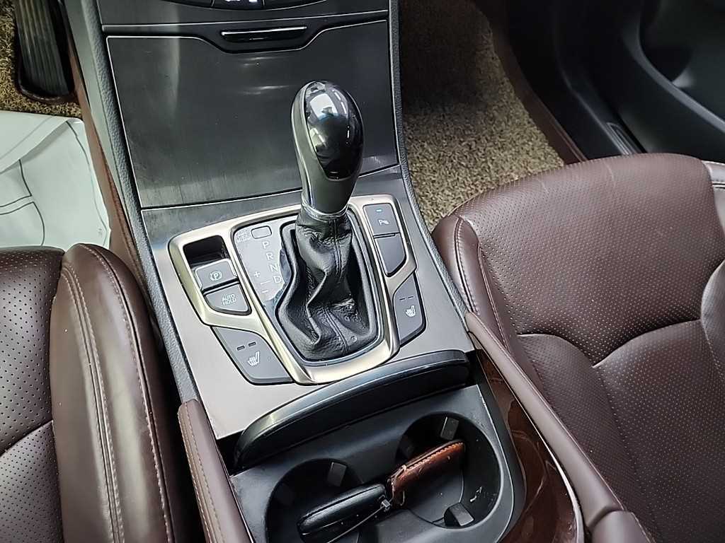 HYUNDAI Grandeur - Vista 8