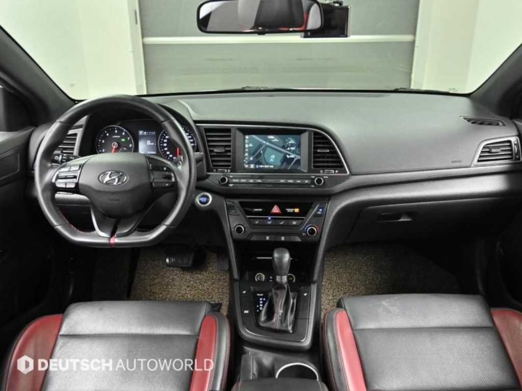 HYUNDAI Avante - Vista 7