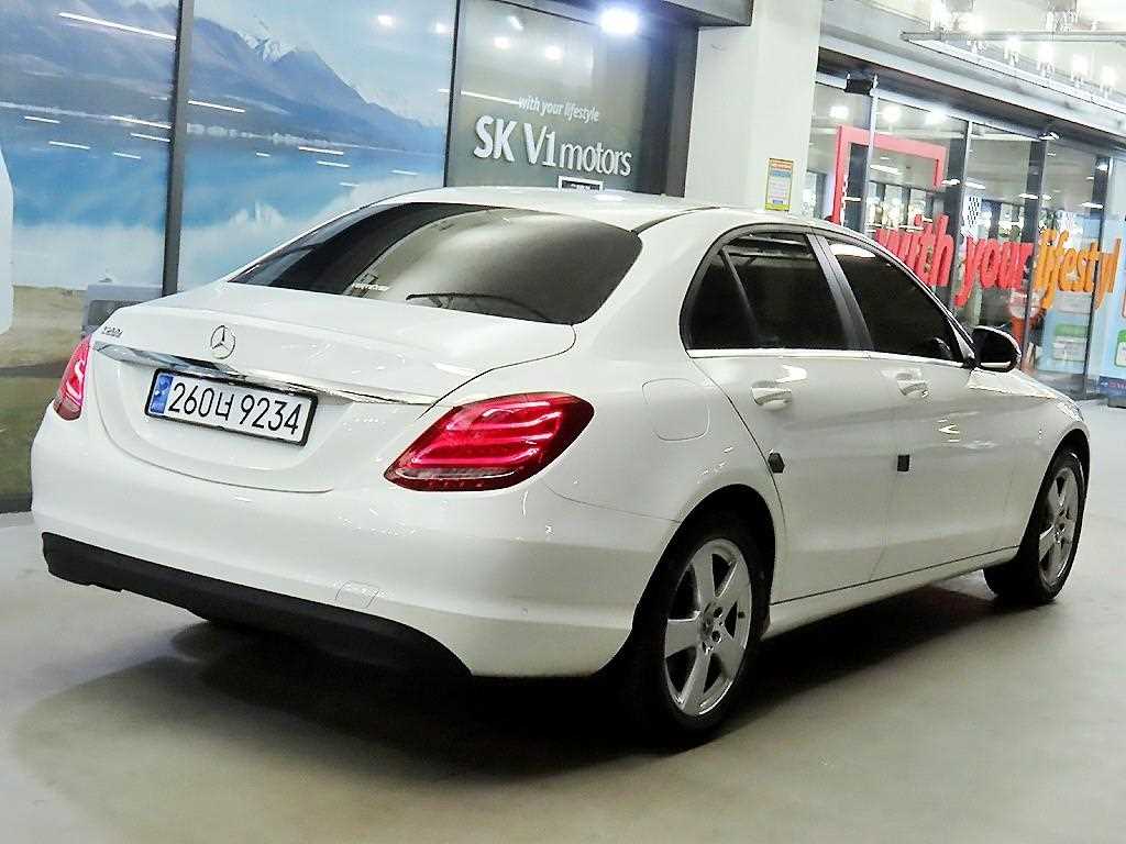 Mercedes Benz C Class - Vista 4