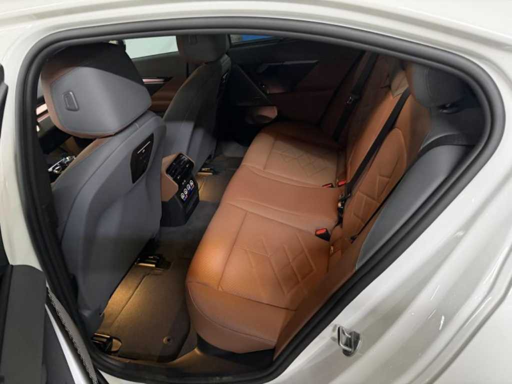 BMW 5 Series - Vista 7