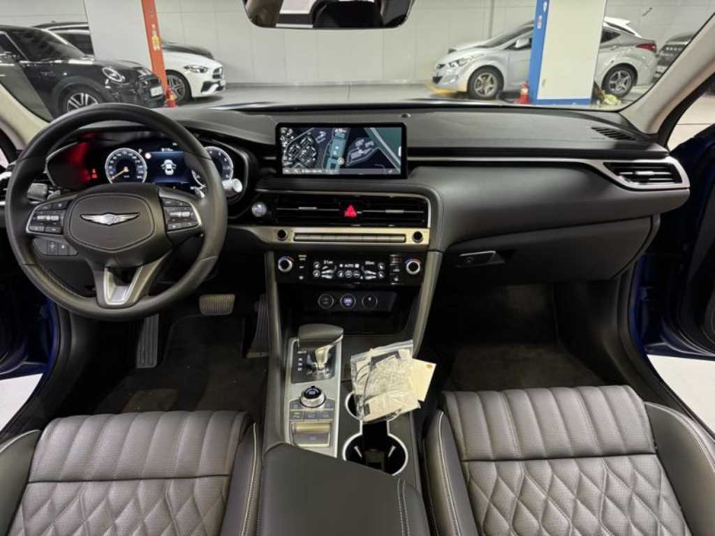 Genesis G70 - Vista 6