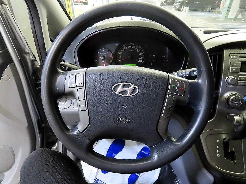 HYUNDAI Starex - Vista 7
