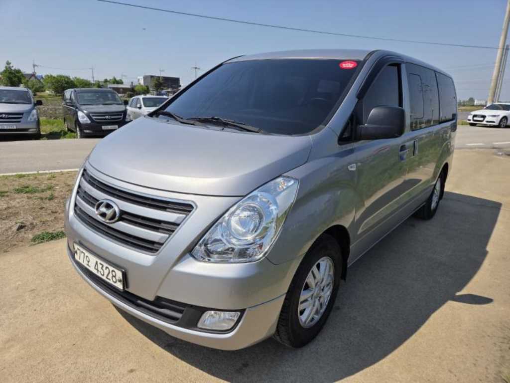 HYUNDAI Starex - Vista 2