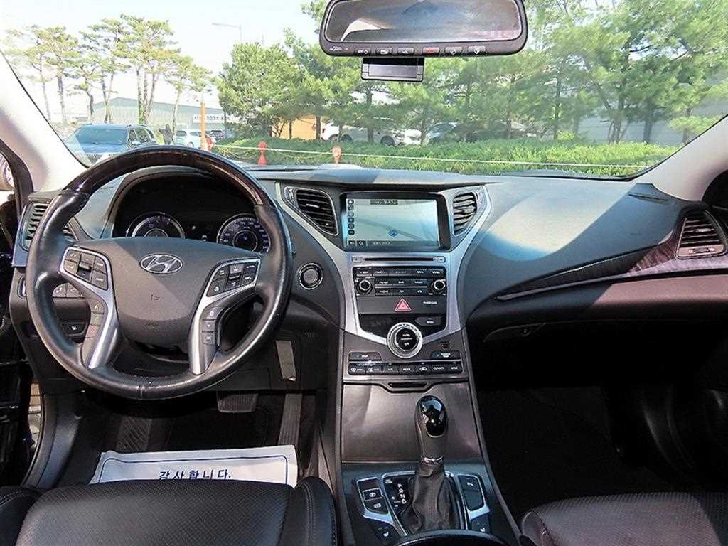 HYUNDAI Grandeur - Vista 7