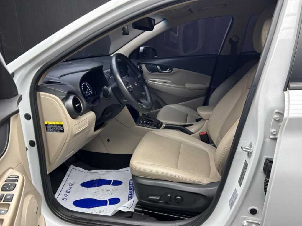 HYUNDAI Kona - Vista 7