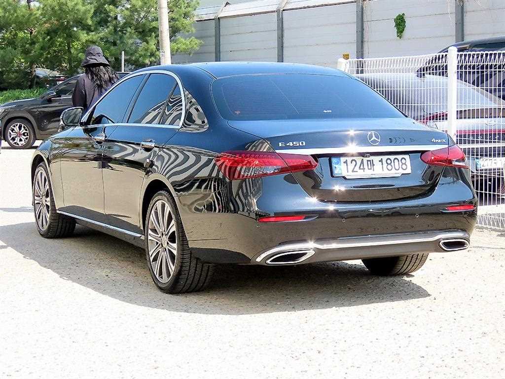 Mercedes Benz E class - Vista 3