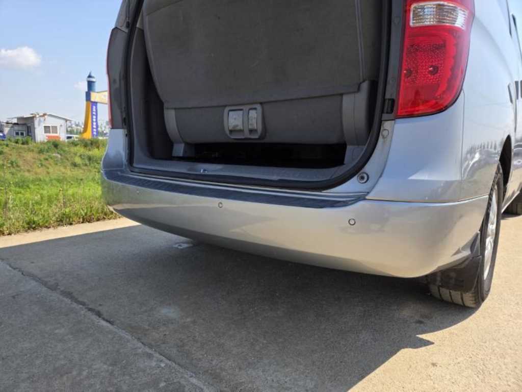 HYUNDAI Starex - Vista 7