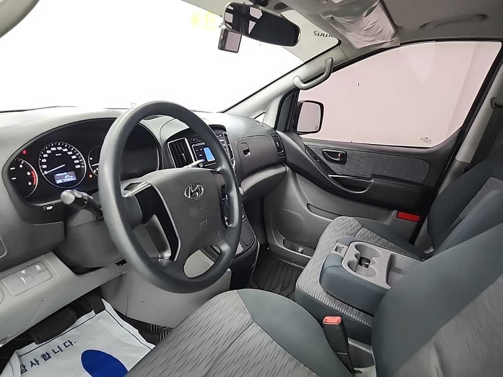 HYUNDAI Starex - Vista 7