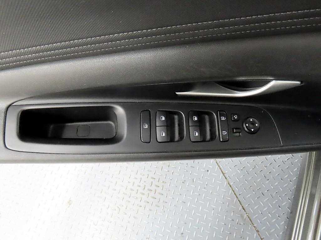 HYUNDAI Avante - Vista 10