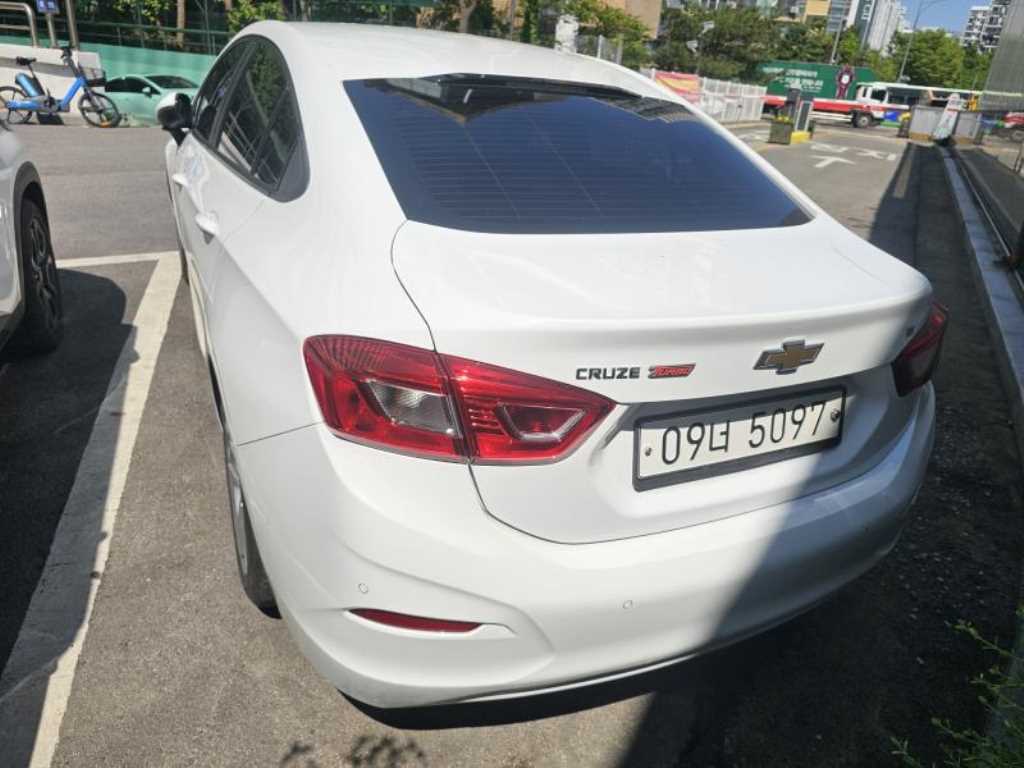 Chevrolet Cruise - Vista 4