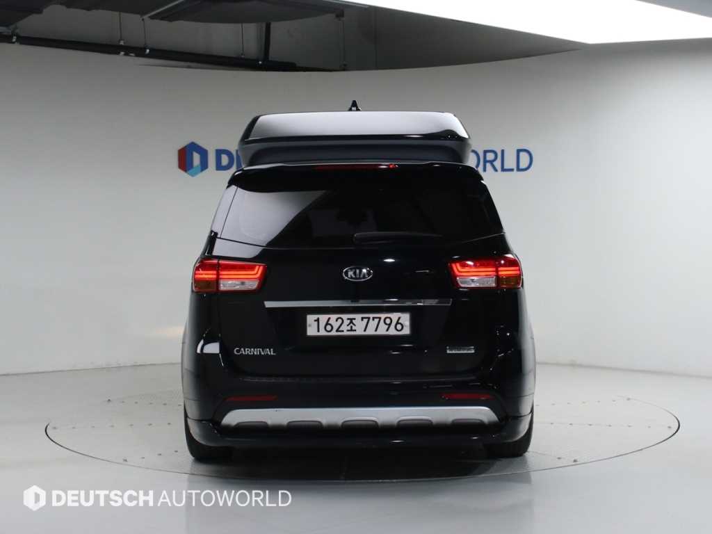 KIA Carnival - Vista 4