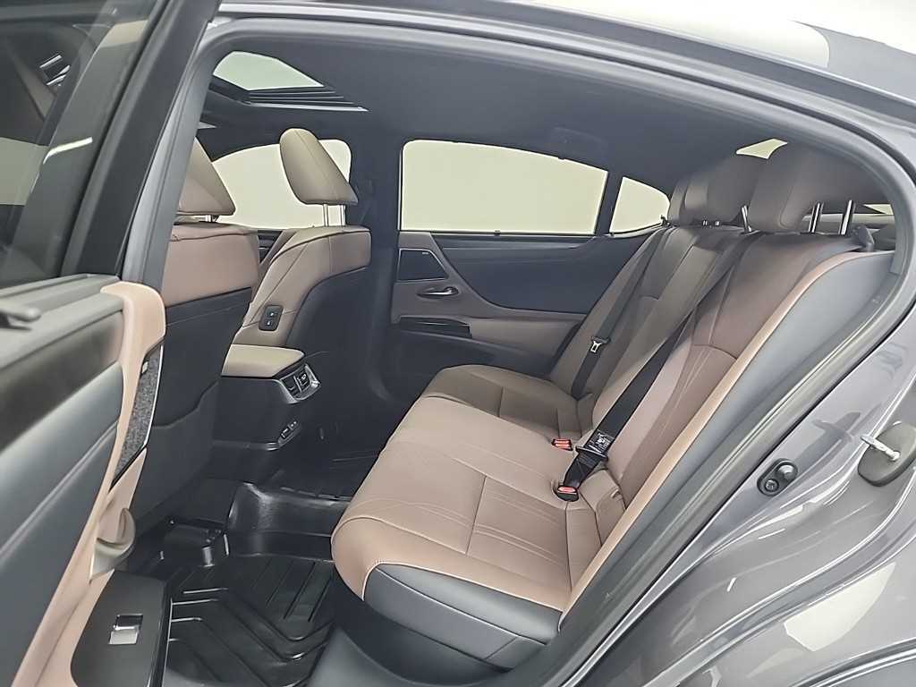 Lexus ES - Vista 12
