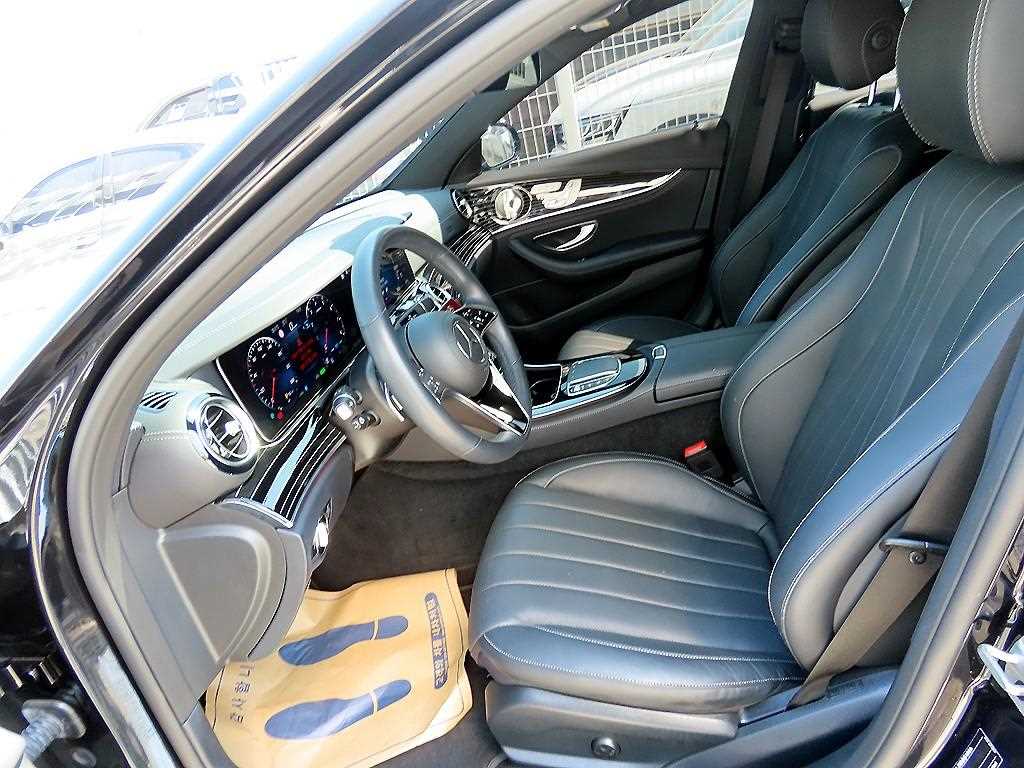 Mercedes Benz E class - Vista 5