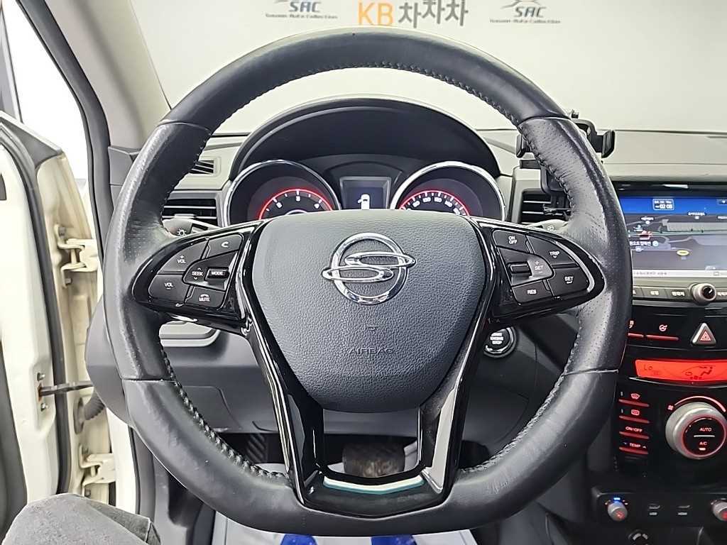 Ssangyong Tivoli - Vista 9