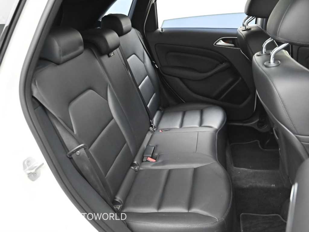 Mercedes Benz B Class (MY B) - Vista 12
