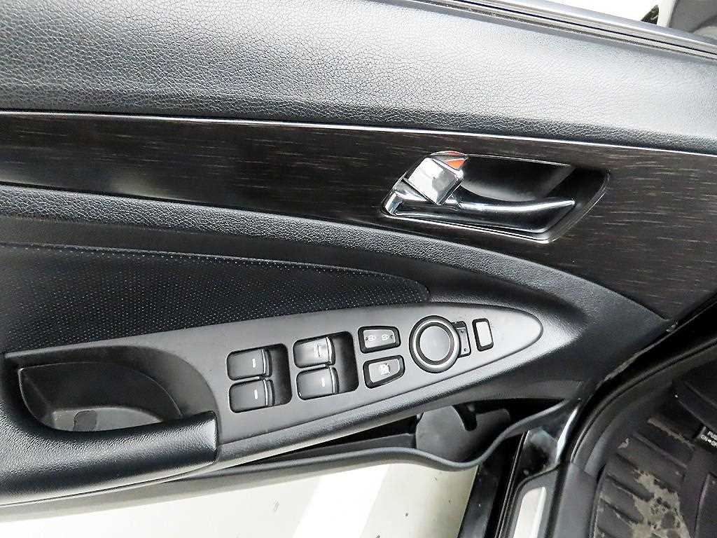 HYUNDAI Sonata - Vista 11