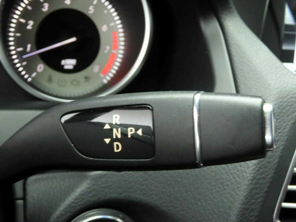 Mercedes Benz E class - Vista 12