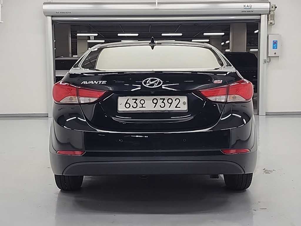 HYUNDAI Avante - Vista 4