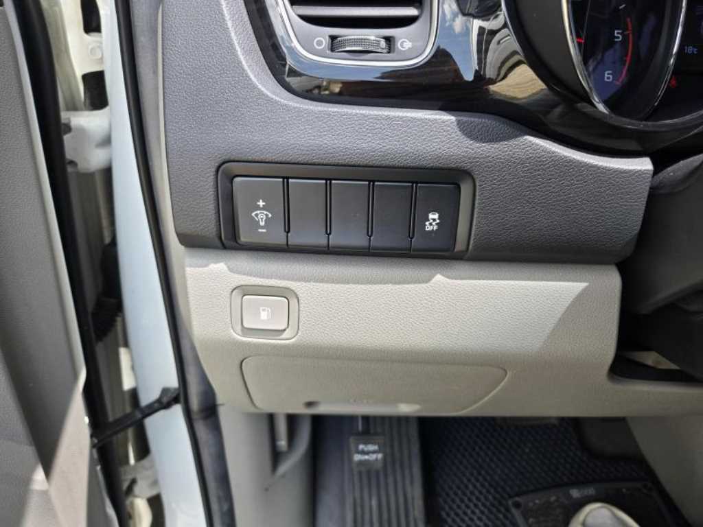KIA Carnival - Vista 5