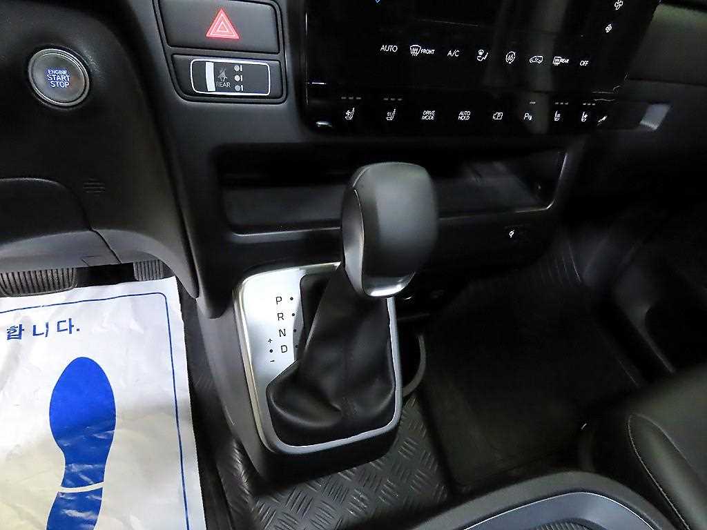 HYUNDAI Staria - Vista 12