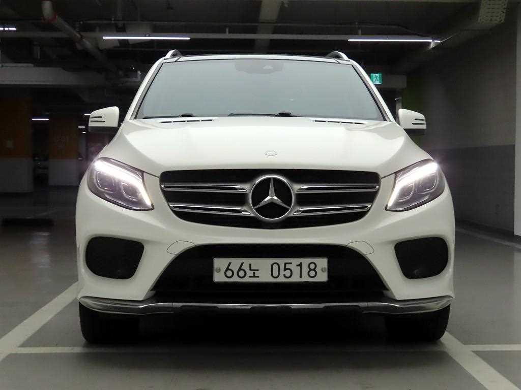 Mercedes Benz GLE Class - Vista 2