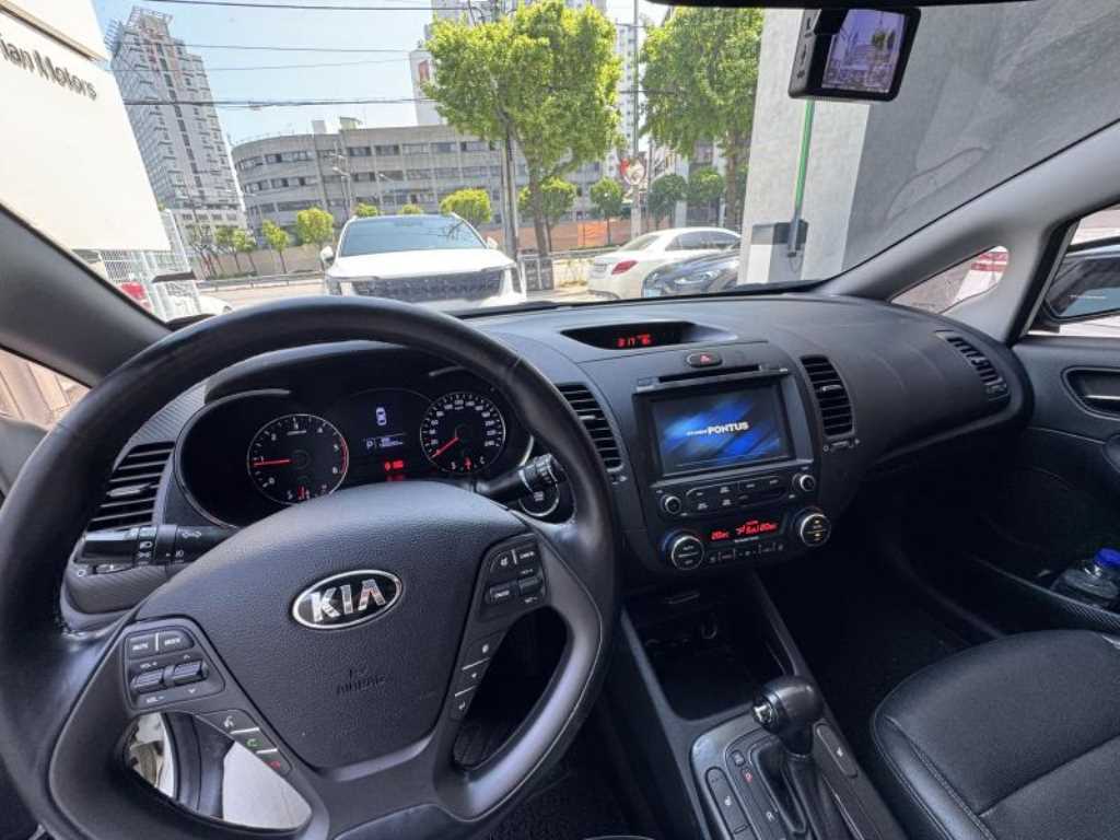 KIA K3 - Vista 5