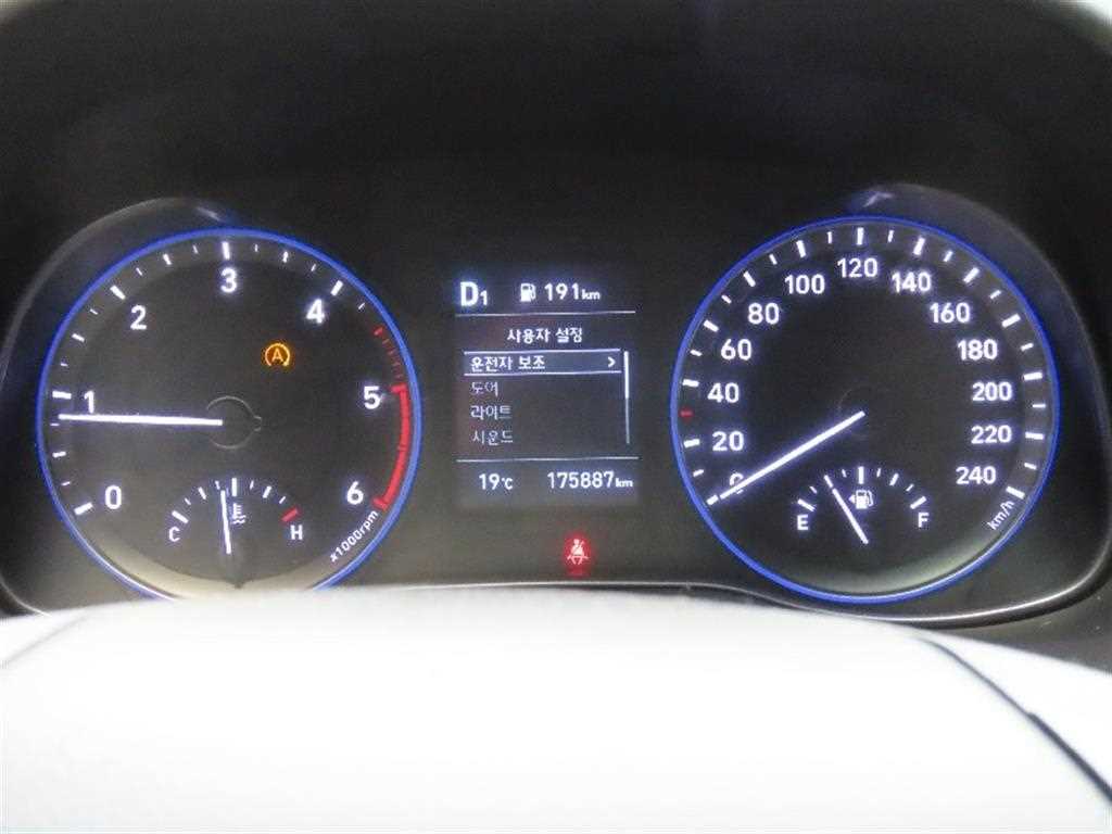 HYUNDAI Kona - Vista 5