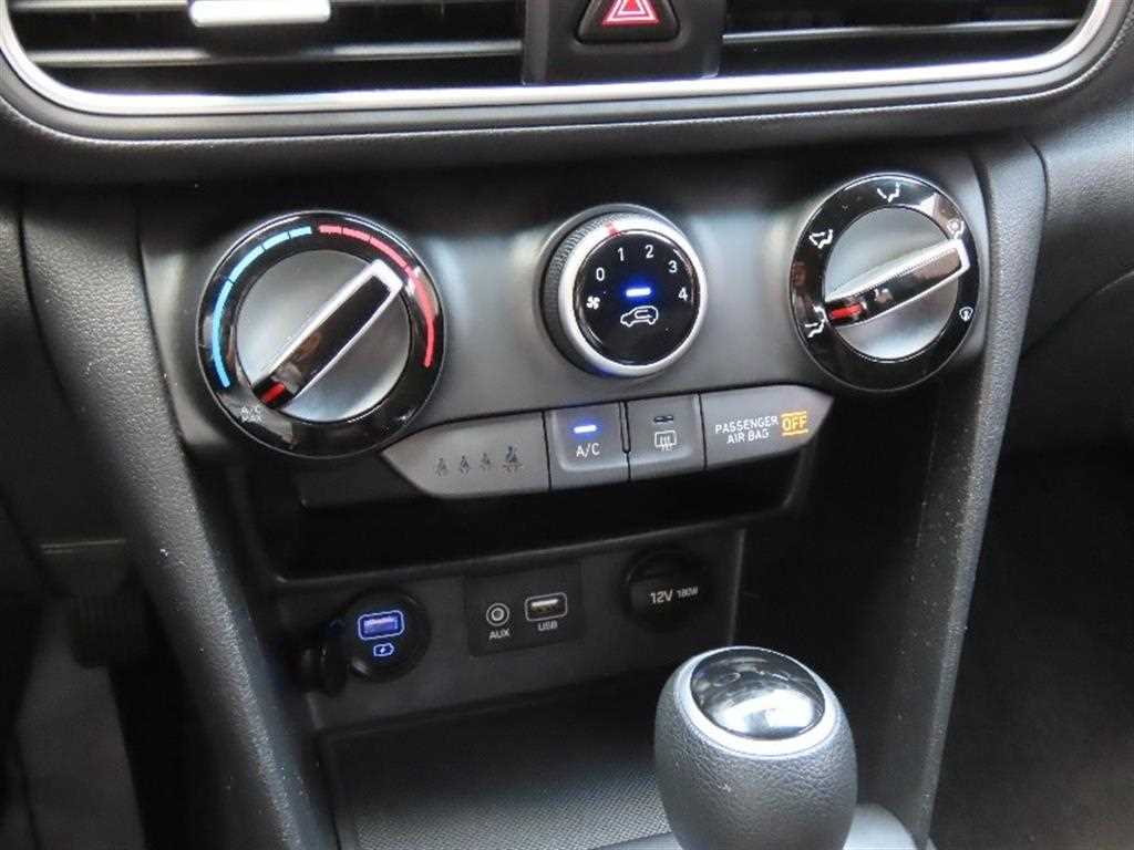 HYUNDAI Kona - Vista 7